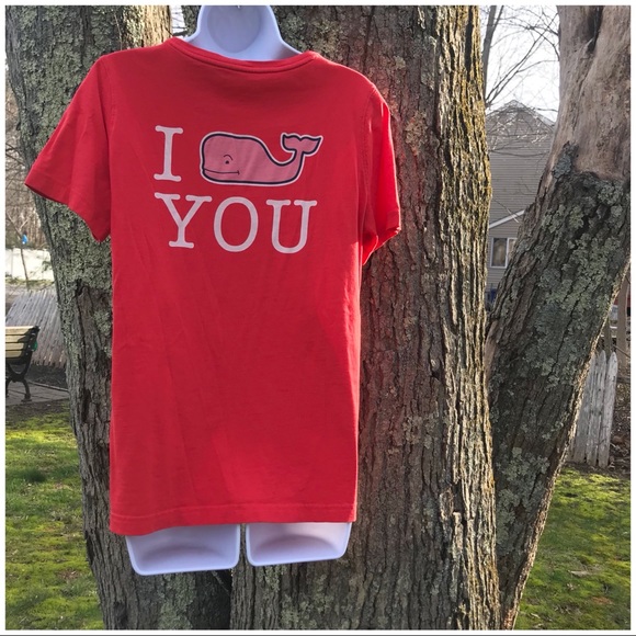 Vineyard Vines Tops - 5/$25 Sale! Vineyard Vines coral tee-shirt